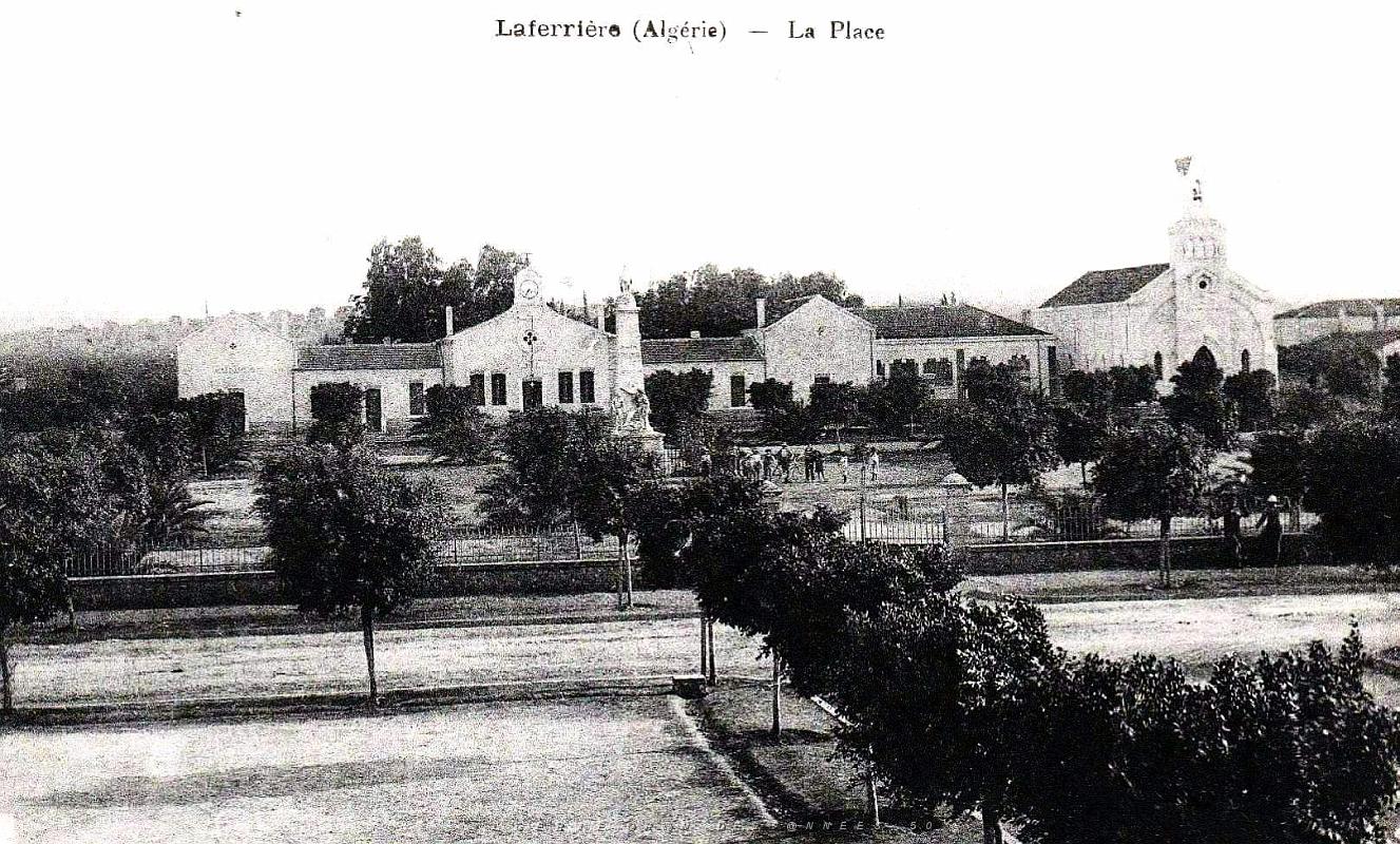 Laferriere - La Place et la Poste.jpg